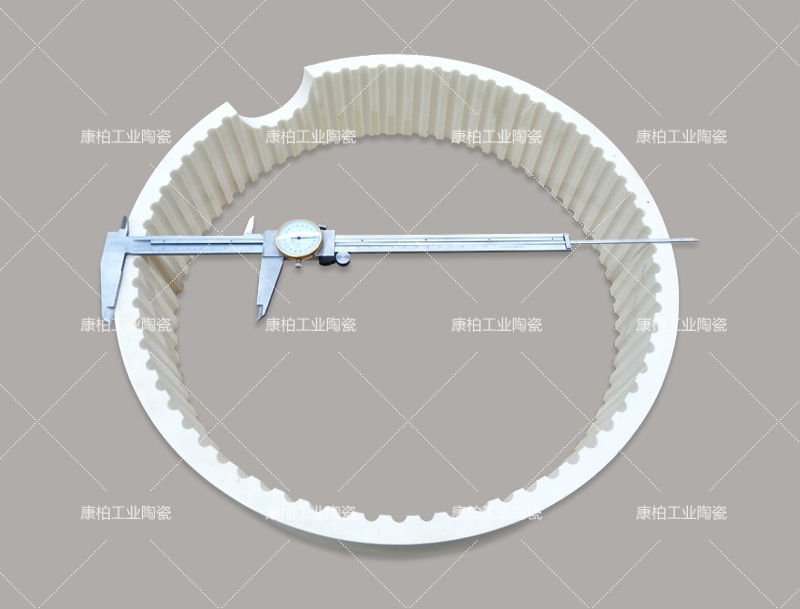 透明氧化鋁陶瓷是完全透明的嗎？會(huì)呈現(xiàn)顏色或霧感？?